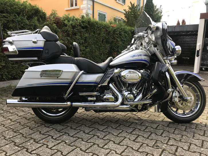 Harley-Davidson FLHTCUSE 1800 El. Gl. CVO ABS Harley-Davidson Harley-Davidson FLHTCUSE 1800 El. Gl. CVO ABS