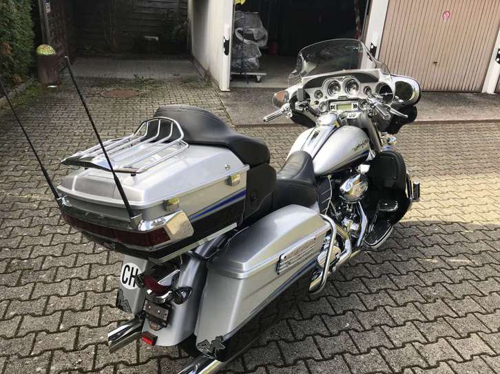 Harley-Davidson FLHTCUSE 1800 El. Gl. CVO ABS Harley-Davidson Harley-Davidson FLHTCUSE 1800 El. Gl. CVO ABS