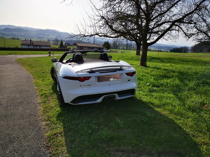 Jaguar F-Type Convertible 2.0 Chequered Flag