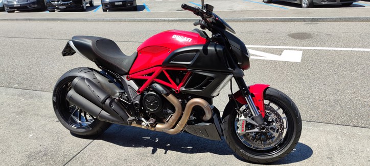 Ducati 1200 Diavel Carbon ABS