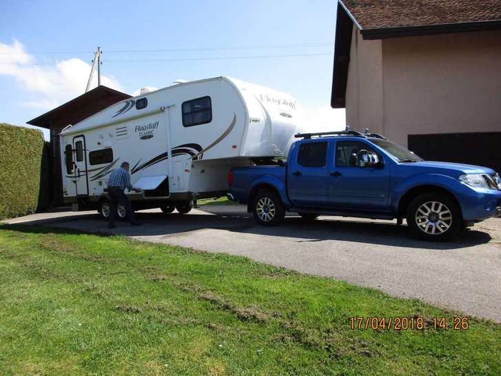 NISSAN Navara V6 Double Cab 3.0 dCi 4WD +Caravane NISSAN NISSAN Navara V6 Double Cab 3.0 dCi 4WD +Caravane