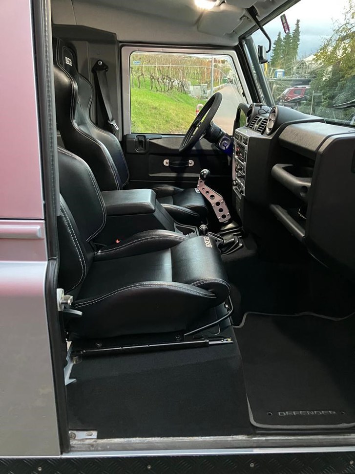 Land Rover Defender 90 2.4 Tdi SW Lim.Ed. Raw Land Rover Land Rover Defender 90 2.4 Tdi SW Lim.Ed. Raw