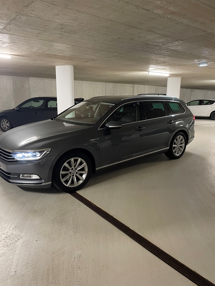 VW Passat Variant 2.0 TDI 190 SCR Highl. DSG 4m VW VW Passat Variant 2.0 TDI 190 SCR Highl. DSG 4m