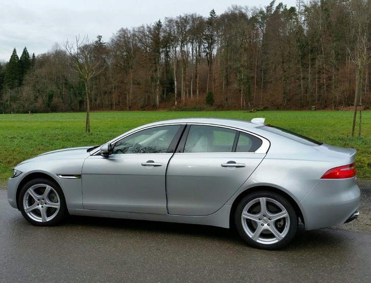 Jaguar XE 2.0 T 300 Prestige AWD