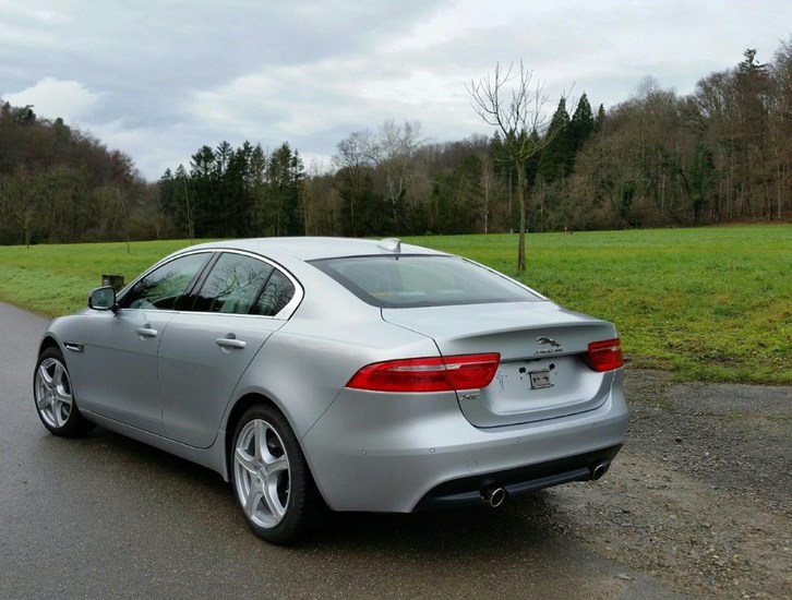 Jaguar XE 2.0 T 300 Prestige AWD