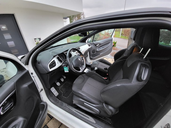 DS Automobiles DS3 1.6 VTi So Chic DS Automobiles DS Automobiles DS3 1.6 VTi So Chic