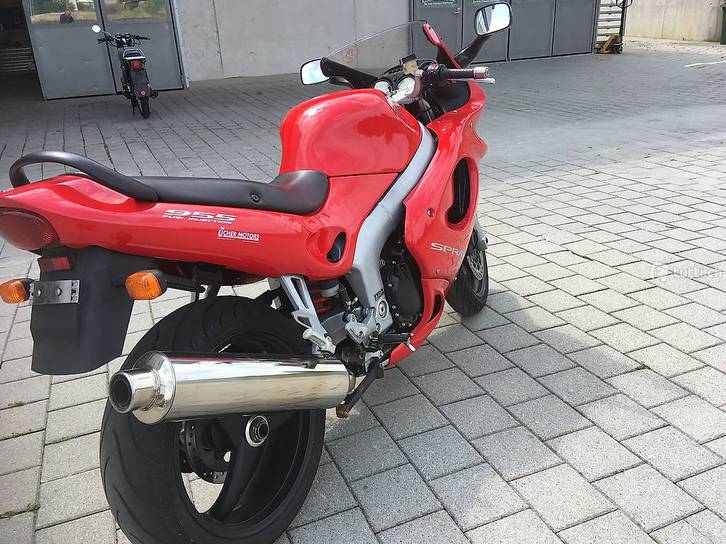 Triumph Sprint 955 ST I.E. Triumph Triumph Sprint 955 ST I.E.