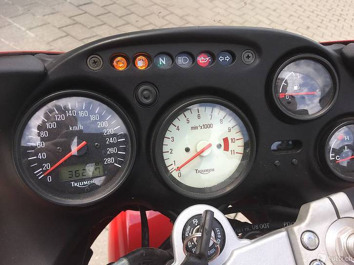 Triumph Sprint 955 ST I.E. Triumph Triumph Sprint 955 ST I.E.