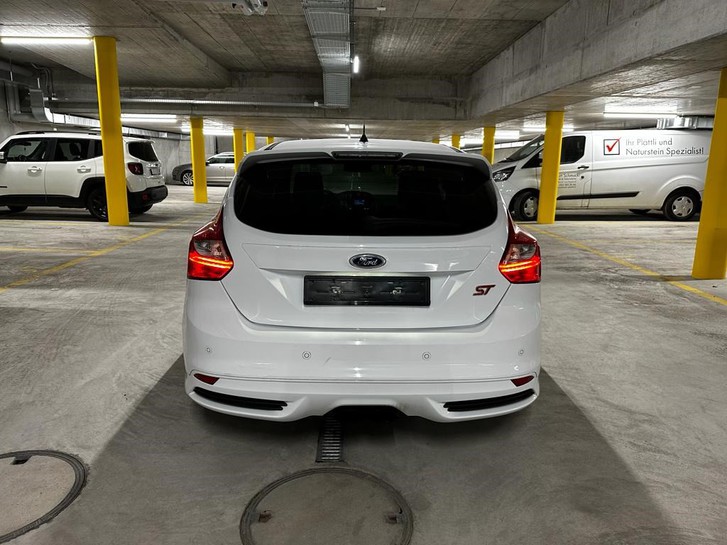 Ford Focus 2.0i EcoB SCTi ST-2 Ford Ford Focus 2.0i EcoB SCTi ST-2