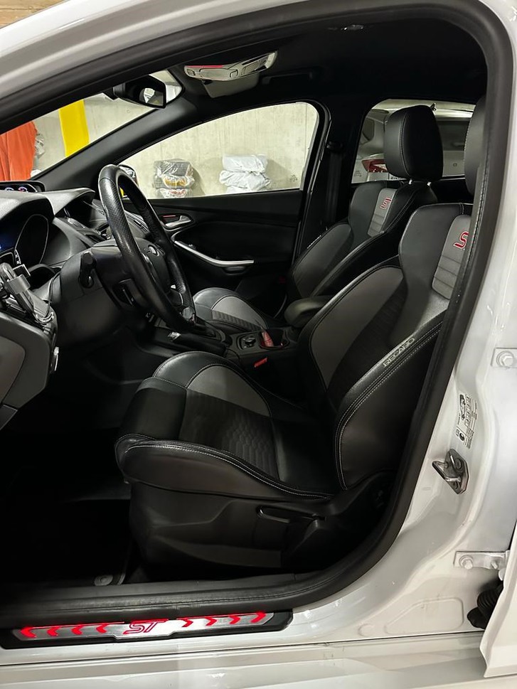 Ford Focus 2.0i EcoB SCTi ST-2 Ford Ford Focus 2.0i EcoB SCTi ST-2