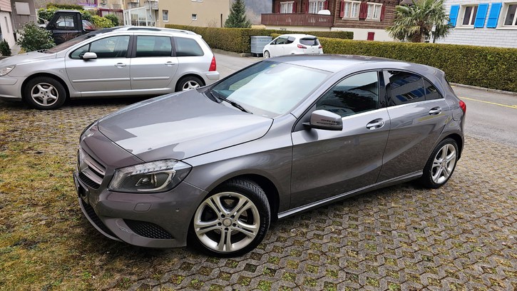 Mercedes-Benz A-Klasse W176 A 220 Urban 4m Mercedes-Benz Mercedes-Benz A-Klasse W176 A 220 Urban 4m