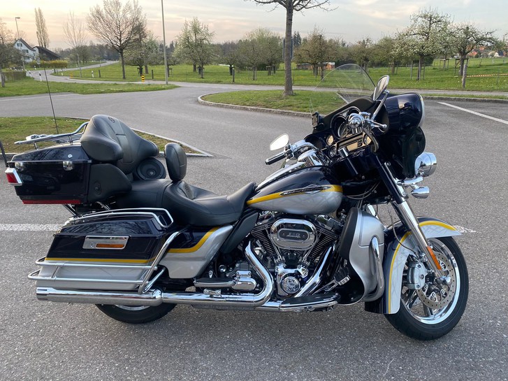 Harley-Davidson FLHTCUSE 1800 El. Gl. CVO ABS Harley-Davidson Harley-Davidson FLHTCUSE 1800 El. Gl. CVO ABS