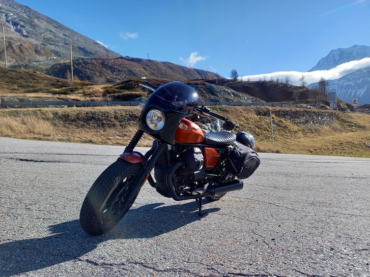 Moto Guzzi V9 850 Bobber Sport