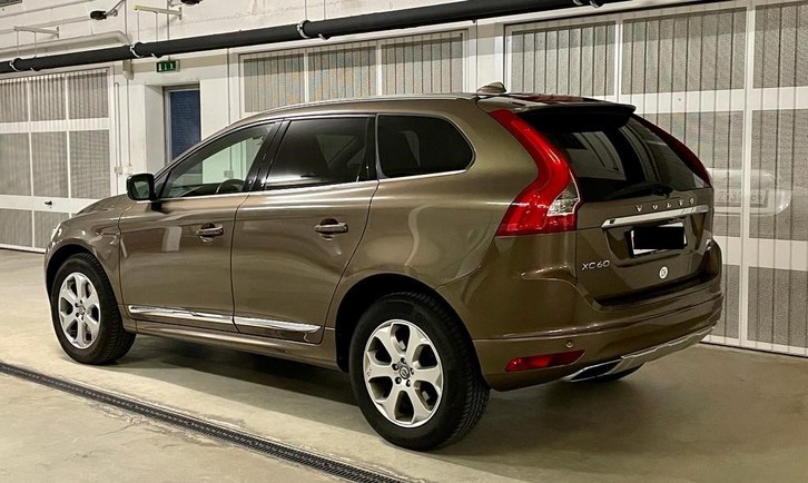 Volvo XC60 2.4 D5 Summum AWD Volvo Volvo XC60 2.4 D5 Summum AWD