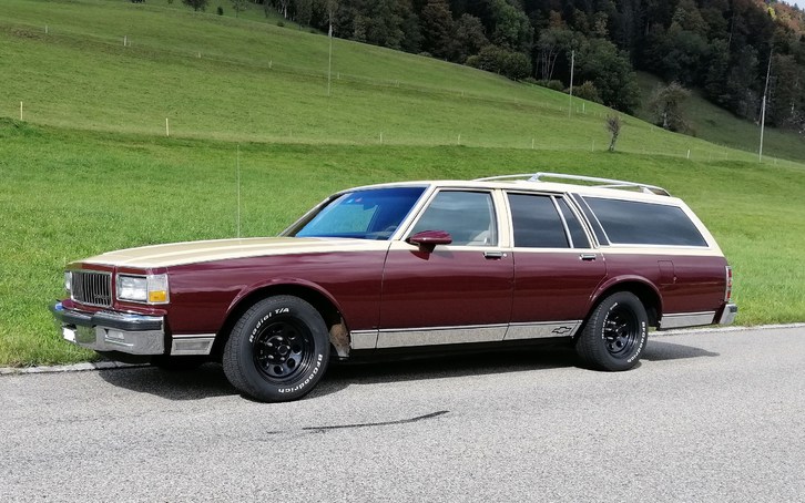 Chevrolet Caprice Wagon 5.0 V8 Classic Chevrolet Chevrolet Caprice Wagon 5.0 V8 Classic