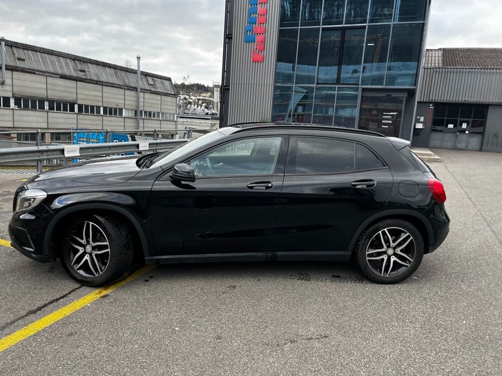 Mercedes-Benz GLA-Klasse X156 GLA 200 Night Star Mercedes-Benz Mercedes-Benz GLA-Klasse X156 GLA 200 Night Star