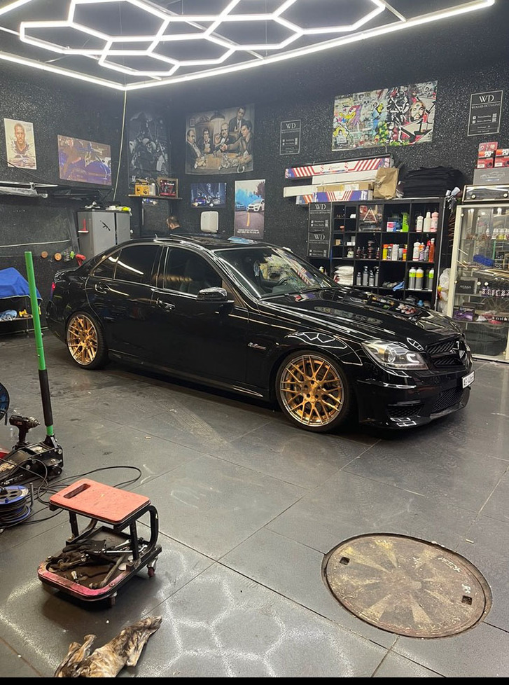Mercedes-Benz C-Klasse W204 C 63 V8 AMG Mercedes-Benz Mercedes-Benz C-Klasse W204 C 63 V8 AMG