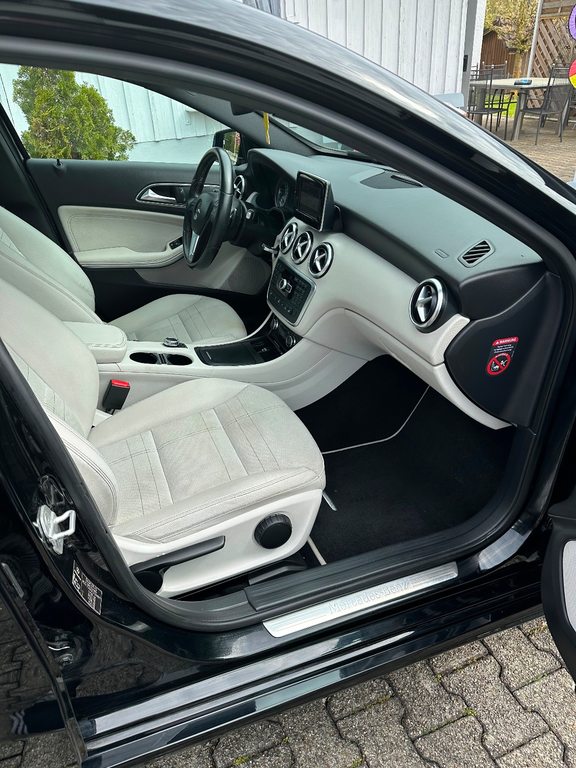 Mercedes-Benz A-Klasse W176 A 200 Mercedes-Benz Mercedes-Benz A-Klasse W176 A 200