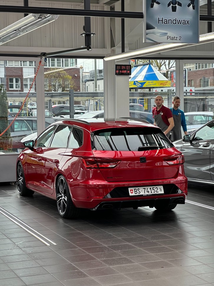 SEAT Leon ST 2.0 TSI 300 Cupra 4Drive DSG SEAT SEAT Leon ST 2.0 TSI 300 Cupra 4Drive DSG