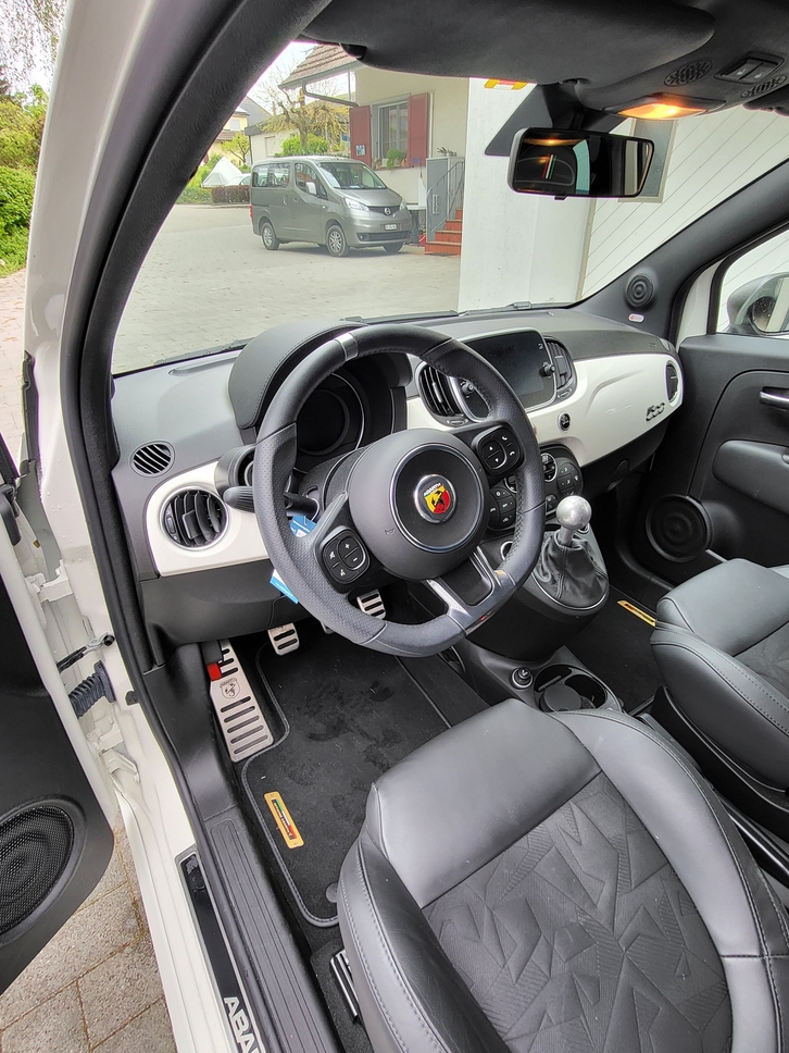 Fiat 595 C Abarth 1.4 T-Jet 165 Scorpione Oro Fiat Fiat 595 C Abarth 1.4 T-Jet 165 Scorpione Oro