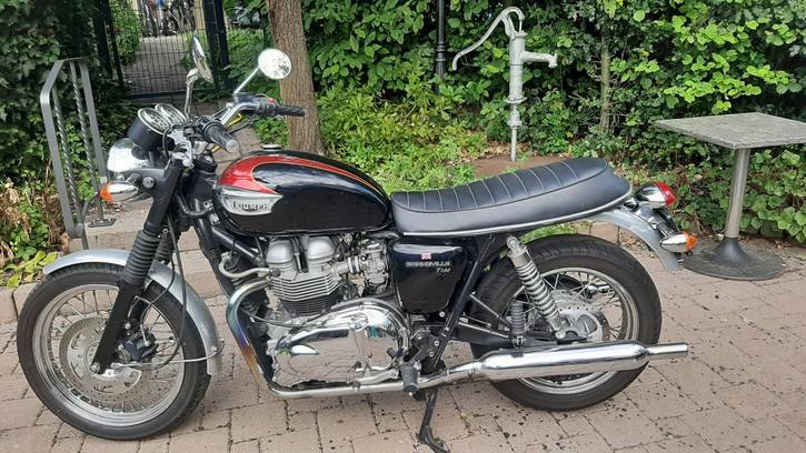 Triumph Bonneville 800 T100 Triumph Triumph Bonneville 800 T100