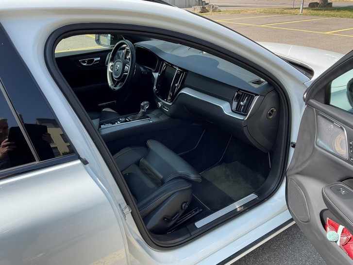 Volvo V60 2.0 T6 R-Design AWD Volvo Volvo V60 2.0 T6 R-Design AWD