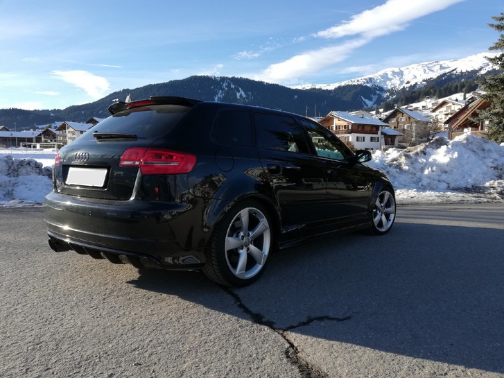 Audi RS3 Sportback 2.5 T FSI quattro S-Tronic Audi Audi RS3 Sportback 2.5 T FSI quattro S-Tronic