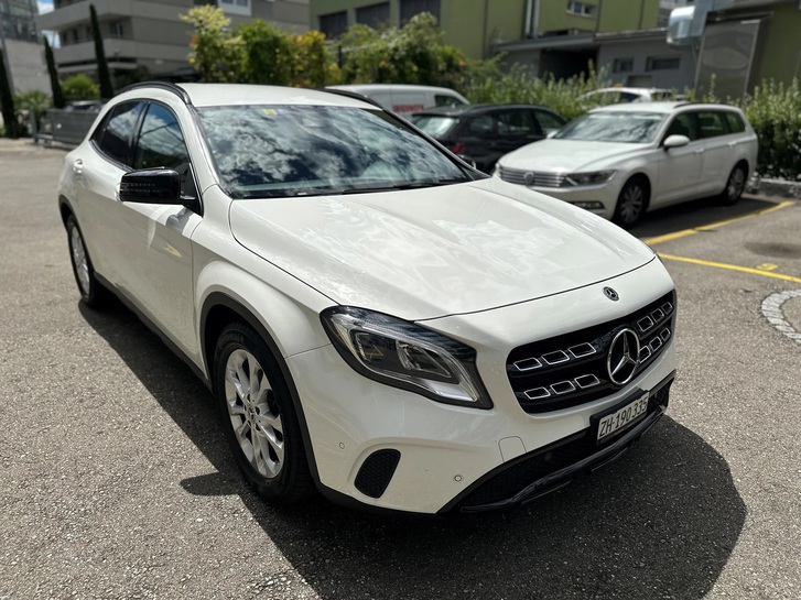 Mercedes-Benz GLA-Klasse X156 GLA 200 Night Star Mercedes-Benz Mercedes-Benz GLA-Klasse X156 GLA 200 Night Star
