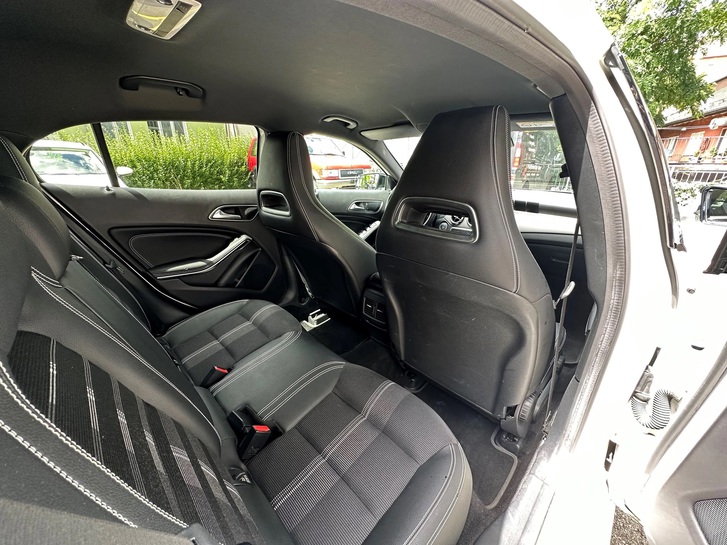Mercedes-Benz GLA-Klasse X156 GLA 200 Night Star Mercedes-Benz Mercedes-Benz GLA-Klasse X156 GLA 200 Night Star