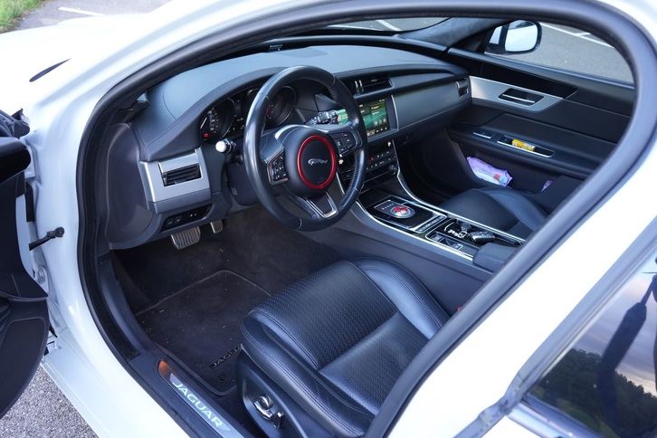 Jaguar XF Sportbrake 2.0 D 180 Prestige Jaguar Jaguar XF Sportbrake 2.0 D 180 Prestige