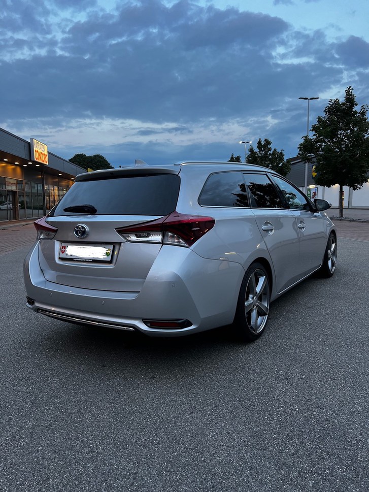 Toyota Auris Touring Sports 1.8 HSD Sol Toyota Toyota Auris Touring Sports 1.8 HSD Sol