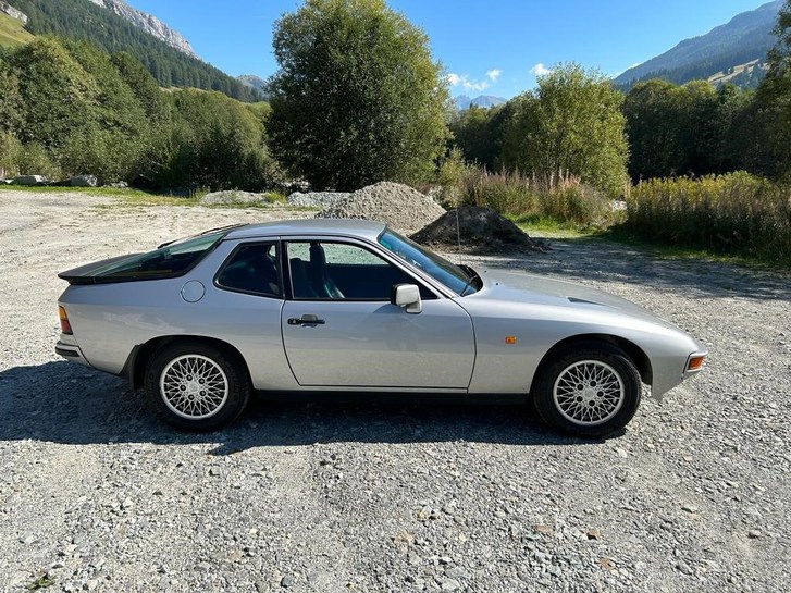 PORSCHE 924