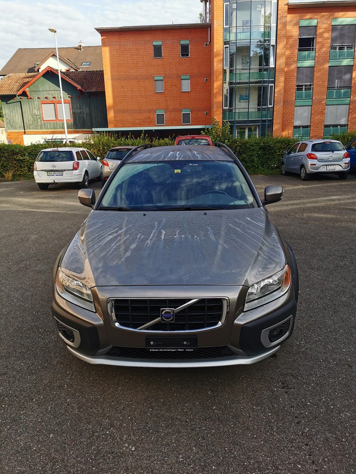 Volvo XC70 2.4 D5 Kinetic AWD Volvo Volvo XC70 2.4 D5 Kinetic AWD