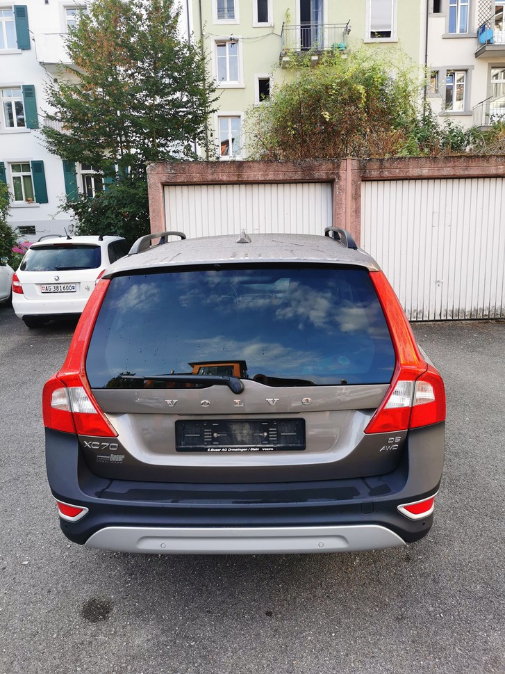 Volvo XC70 2.4 D5 Kinetic AWD Volvo Volvo XC70 2.4 D5 Kinetic AWD