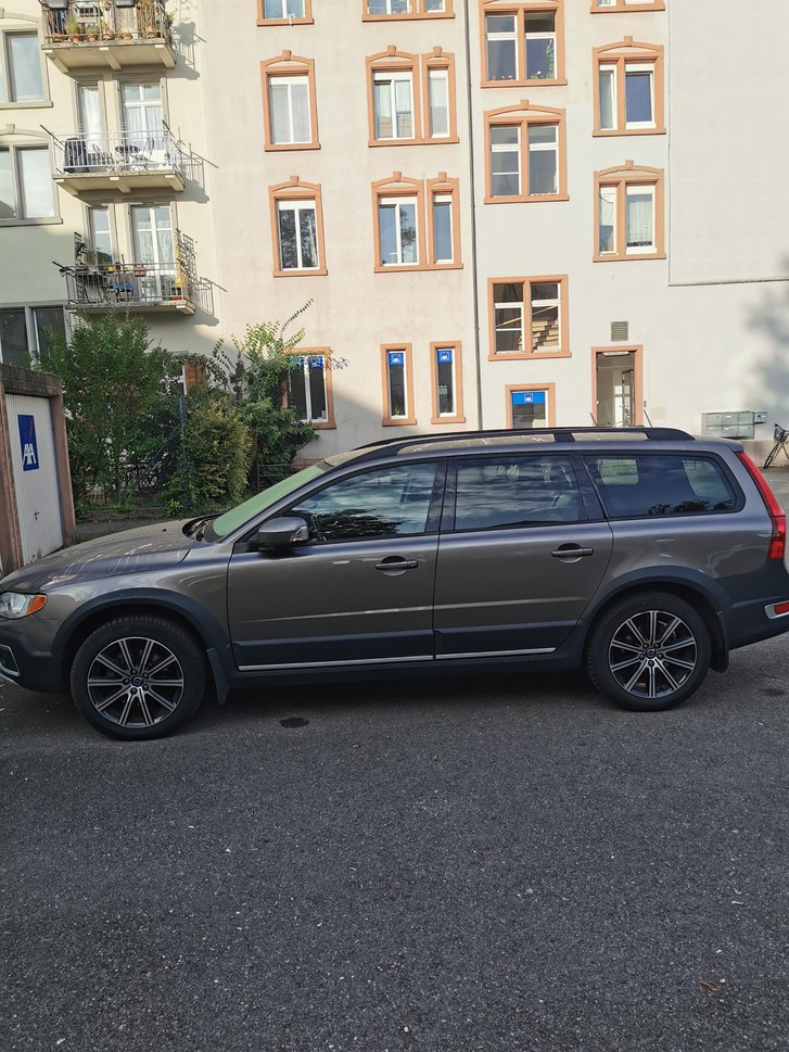 Volvo XC70 2.4 D5 Kinetic AWD Volvo Volvo XC70 2.4 D5 Kinetic AWD