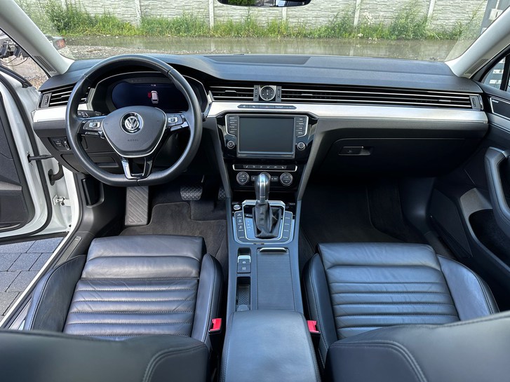 VW Passat Variant 2.0 TDI 240 SCR Highl. DSG 4m VW VW Passat Variant 2.0 TDI 240 SCR Highl. DSG 4m