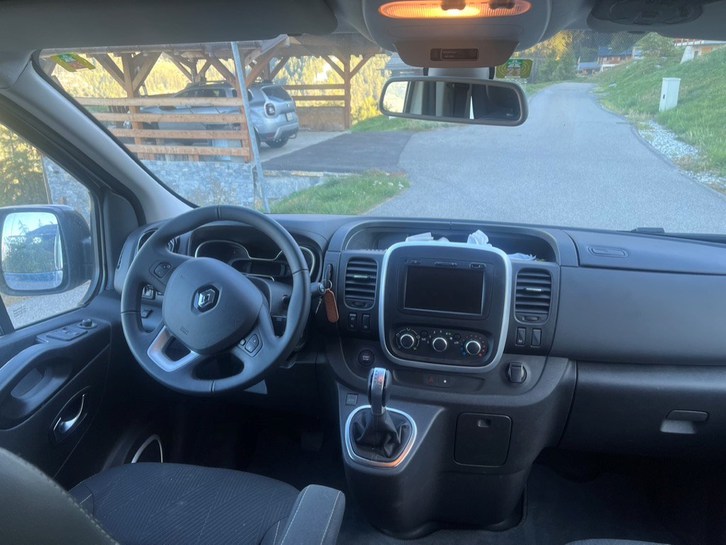 RENAULT Trafic Blue dCi 170 EDC Spacenomad RENAULT RENAULT Trafic Blue dCi 170 EDC Spacenomad