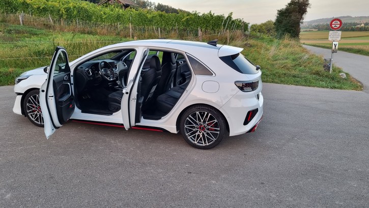 Kia Ceed 1.6 T-GDi GT Kia Kia Ceed 1.6 T-GDi GT
