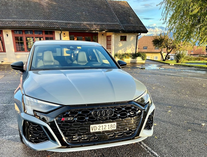 Audi RS3 Limousine 2.5 TFSI quattro S-Tronic Audi Audi RS3 Limousine 2.5 TFSI quattro S-Tronic