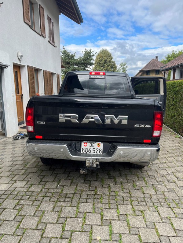 Dodge RAM 1500 SLT  4X4 5.7 HEMI