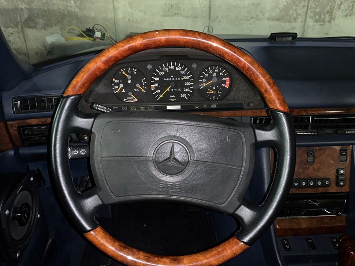 Mercedes-Benz W126 560 SEL
