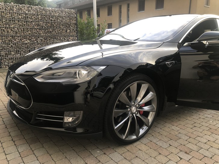 Tesla Model S 85 Performance D