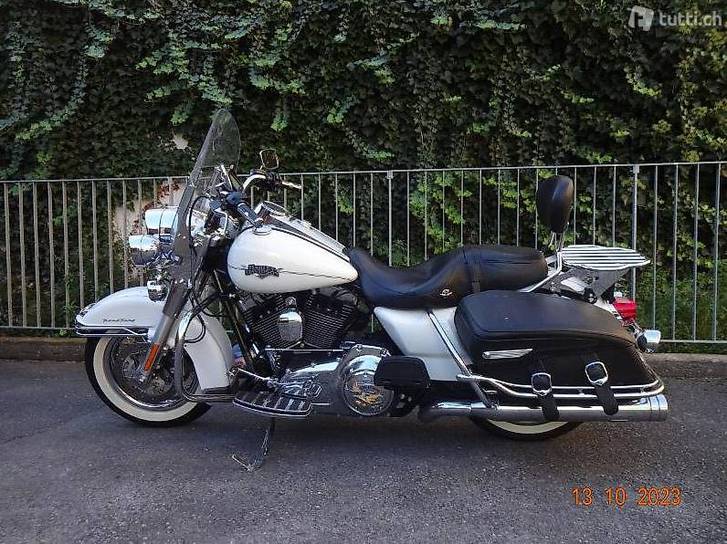 Harley-Davidson FLHRC 1690 Road King Classic ABS