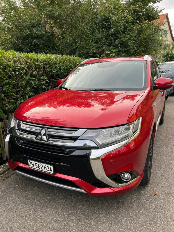 Mitsubishi Outlander 2.0 PHEV - Top Hybrid SUV Mitsubishi Mitsubishi Outlander 2.0 PHEV Value