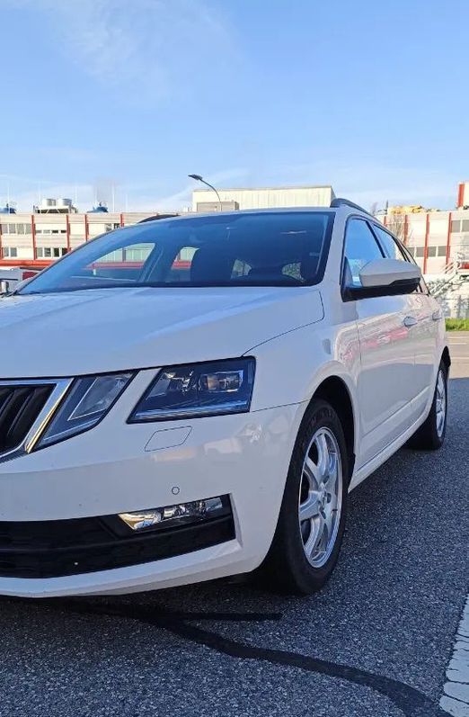 Skoda Octavia 2.0 TDI 4x4 DSG - Top Zustand Skoda Skoda Octavia Combi 2.0 TDI 184 Ambition 4x4 DSG