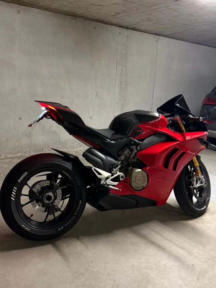 Ducati Panigale V4S in Top Zustand - 214 PS DUCATI DUCATI Panigale 1103 V4 S