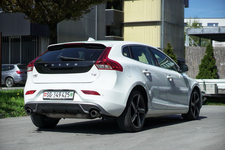 Volvo V40 1.6 T2 Kinetic S/S â?? Frisch ab Service! Volvo Volvo V40 1.6 T2 Kinetic S/S