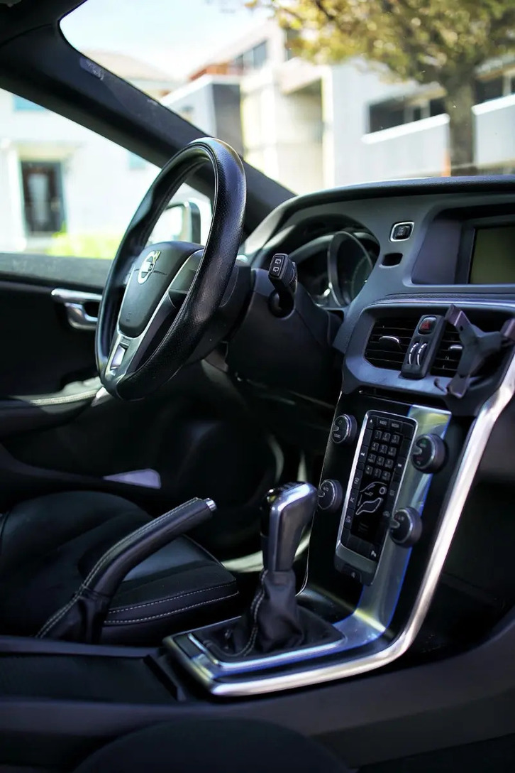 Volvo V40 1.6 T2 Kinetic S/S â?? Frisch ab Service! Volvo Volvo V40 1.6 T2 Kinetic S/S