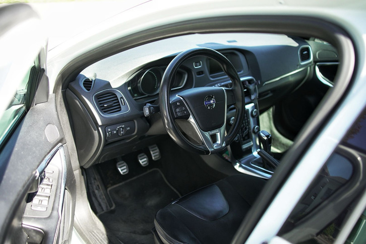 Volvo V40 1.6 T2 Kinetic S/S â?? Frisch ab Service! Volvo Volvo V40 1.6 T2 Kinetic S/S