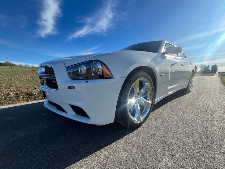 Dodge Charger 5.7 R/T Hemi V8 in Top Zustand DODGE DODGE Charger 5.7 R/T Hemi V8